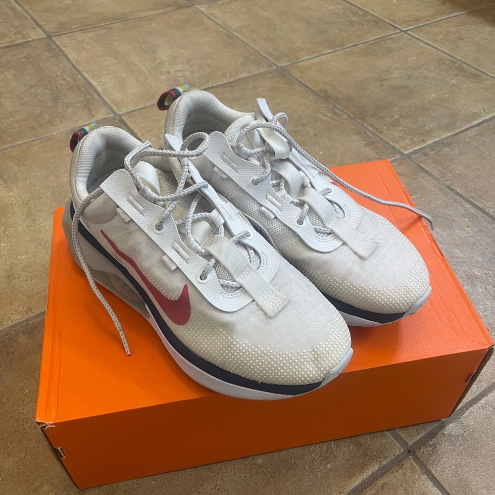 Nike Air Max White and Pink Sneakers - Picture 3 of 6